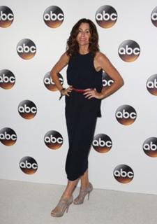 Minnie Driver feet photo thumbnail