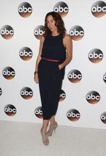 Minnie Driver feet photo thumbnail