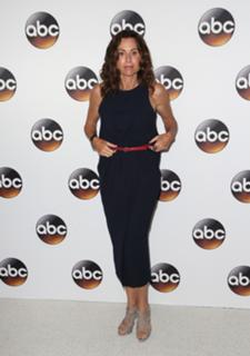 Minnie Driver feet photo thumbnail