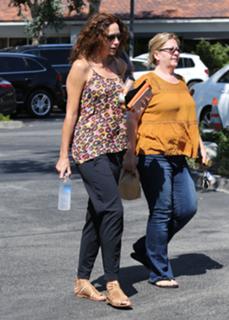 Minnie Driver feet photo thumbnail