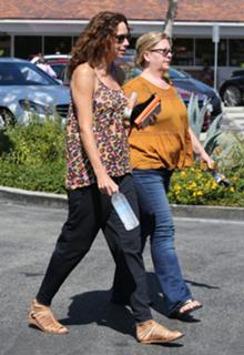 Minnie Driver feet photo thumbnail
