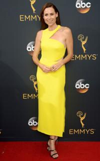 Minnie Driver feet photo thumbnail