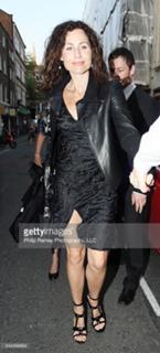 Minnie Driver feet photo thumbnail