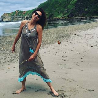 Minnie Driver feet photo thumbnail