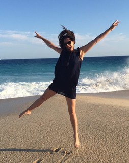 Minnie Driver feet photo thumbnail