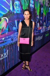 Minnie Driver feet photo thumbnail