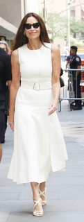Minnie Driver feet photo thumbnail