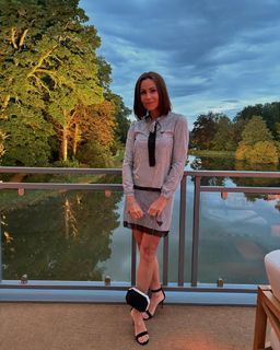 Minnie Driver feet photo thumbnail