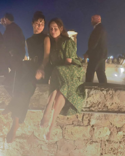 Minnie Driver feet photo thumbnail