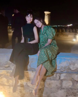 Minnie Driver feet photo thumbnail