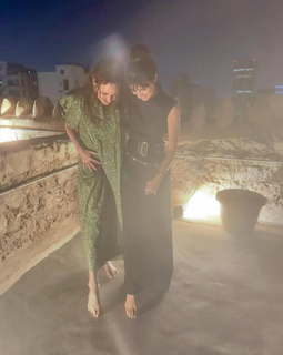 Minnie Driver feet photo thumbnail