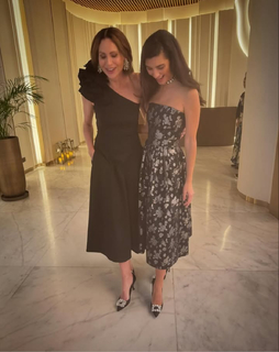 Minnie Driver feet photo thumbnail