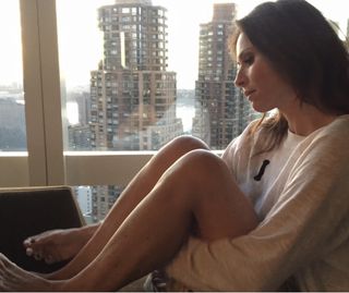 Minnie Driver feet photo 16