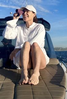 Minnie Driver feet photo 7
