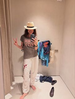 Minnie Driver feet photo 1