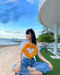 Minnie feet photo thumbnail