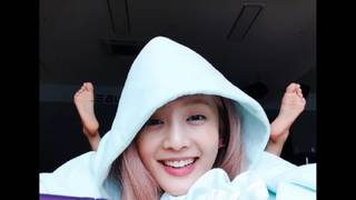 Minnie feet photo thumbnail