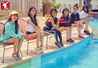 Minnie feet photo thumbnail