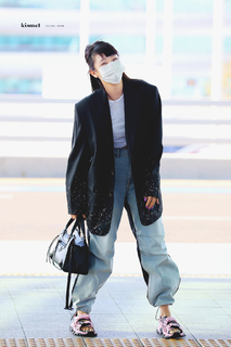 Minnie feet photo thumbnail