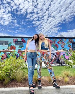 Minnie feet photo thumbnail