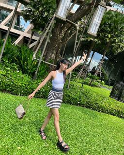 Minnie feet photo thumbnail