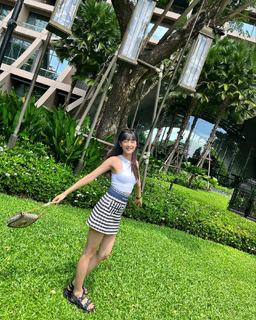 Minnie feet photo thumbnail