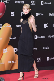 Minnie feet photo thumbnail