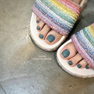 Minnie feet photo thumbnail