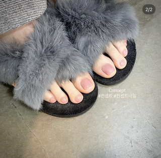 Minnie feet photo thumbnail