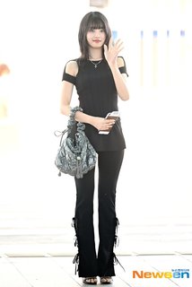 Minnie feet photo thumbnail