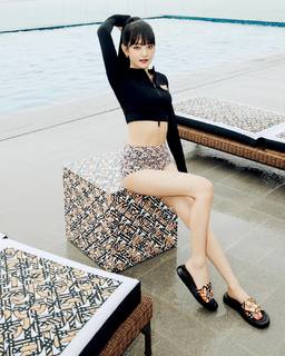 Minnie feet photo thumbnail