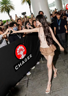 Minnie feet photo thumbnail