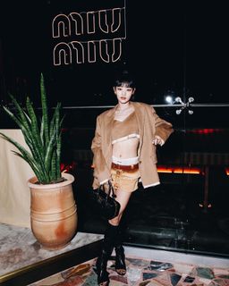 Minnie feet photo thumbnail