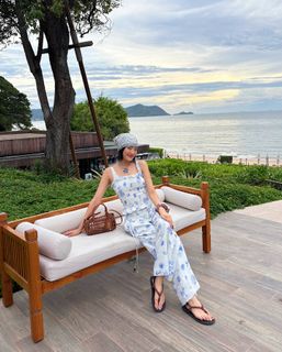 Minnie feet photo thumbnail