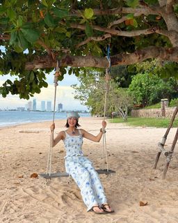 Minnie feet photo thumbnail