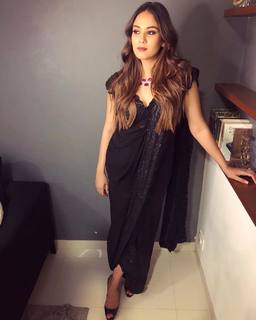 Mira Kapoor feet photo 10