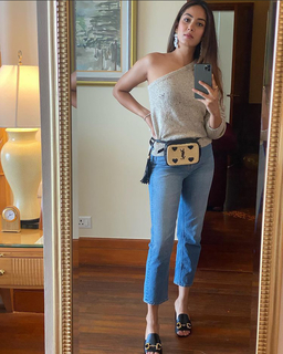 Mira Kapoor feet photo 10