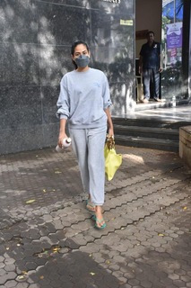 Mira Kapoor feet photo 3