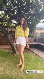 Mira Kapoor feet photo 19