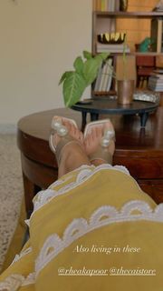 Mira Kapoor feet photo 11