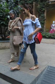 Mira Kapoor feet photo 4