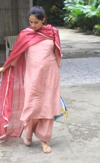 Mira Kapoor feet photo 16