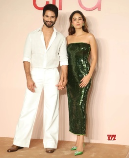 Mira Kapoor feet photo 11