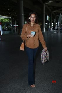 Mira Kapoor feet photo 19