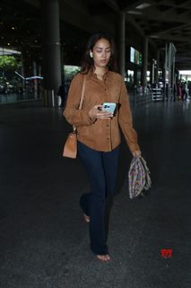 Mira Kapoor feet photo 18
