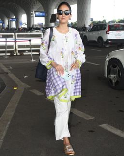 Mira Kapoor feet photo 7