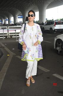 Mira Kapoor feet photo 4