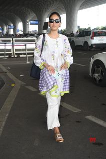 Mira Kapoor feet photo 3