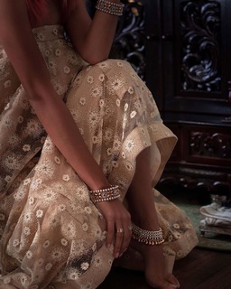 Mira Patel feet photo 4