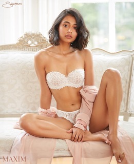 Mira Patel feet photo 16